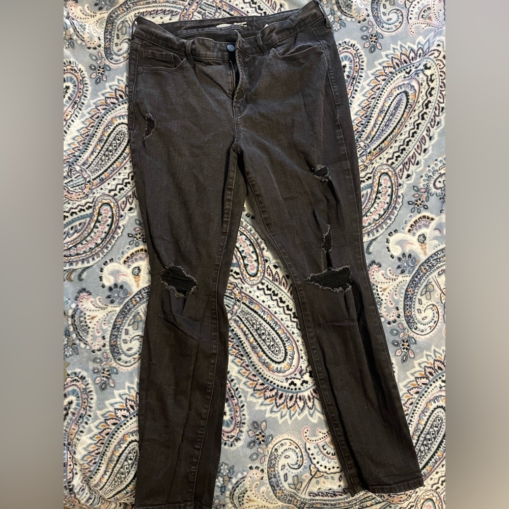 🌸(5 for $15) Old Navy Skinny distressed black jeans
